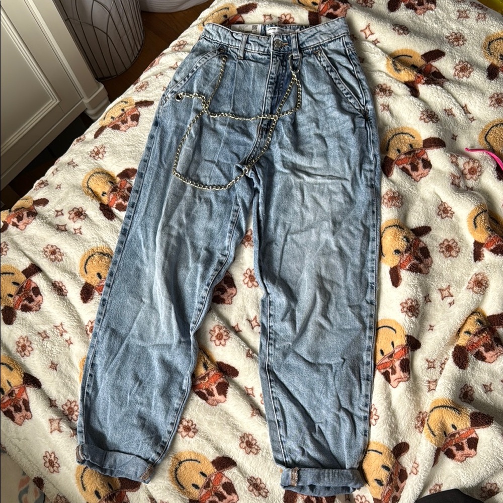 Stylish mom jeans  with Chain Detail